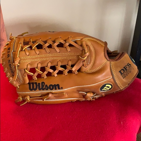 Wilson DFS Series Dial Fit System Glove (Leftie) - Picture 2 of 11